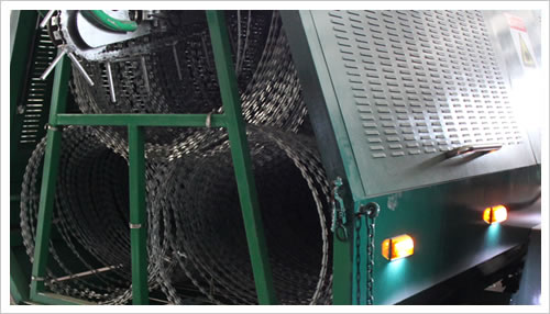 Pyramid razor wire coils for 3sd trailer barrier system