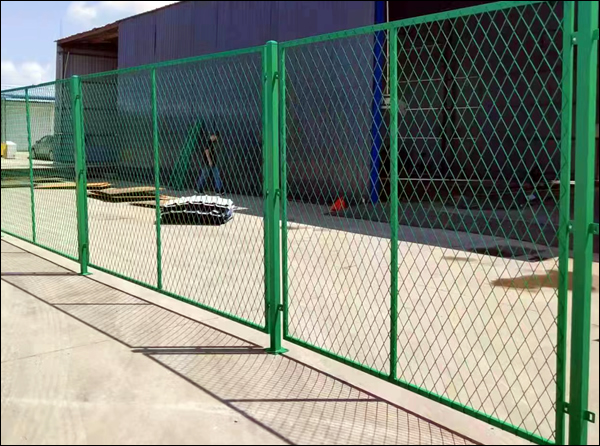 Expanded Metal Mesh Perimeter Security Fencing