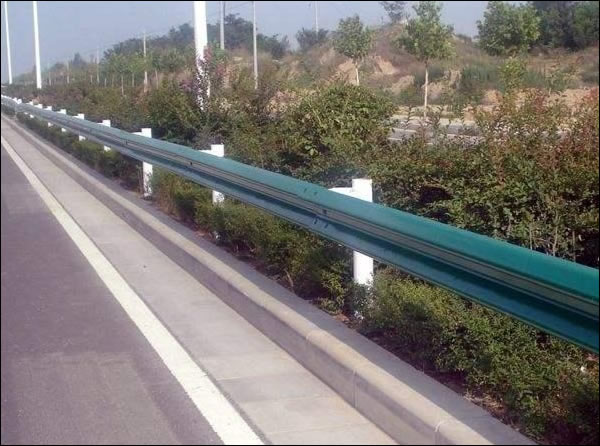 W Beam Guardrail Panels Hot Dipped Zinc Coated for Highway Metal Fence Barrier